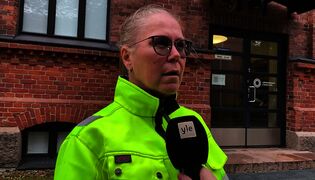 Vahtimestari Birgit Lindeman kertoo turvallisista aikuisista