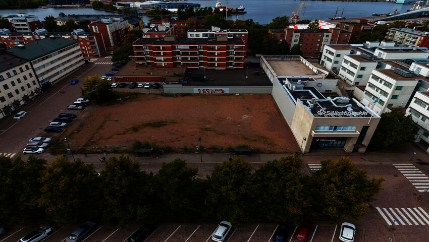 Kotkassa Pasaatin S-market vaihtaa paikkaa