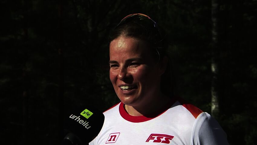 Krista Pärmäkoski opettelee ruotsia