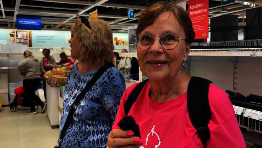 Kirsi-Leena Helmensuo vieraili Lahden Ikeassa avajaisaamuna