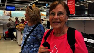 Kirsi-Leena Helmensuo vieraili Lahden Ikeassa avajaisaamuna