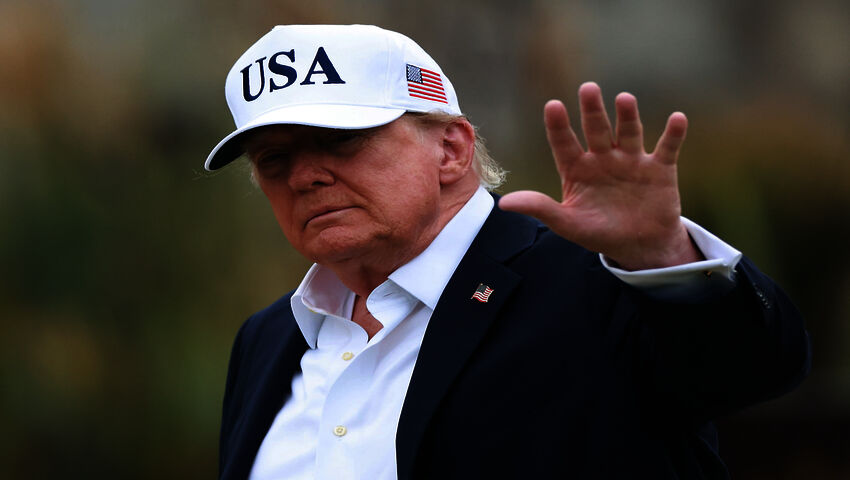 Donald Trump haukkuu toimittajia
