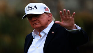 Donald Trump haukkuu toimittajia