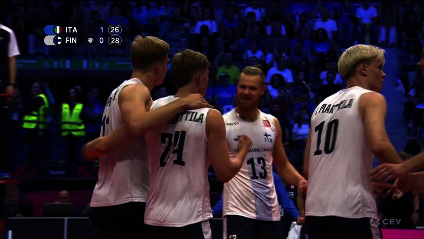 Finland tar andra setbollen