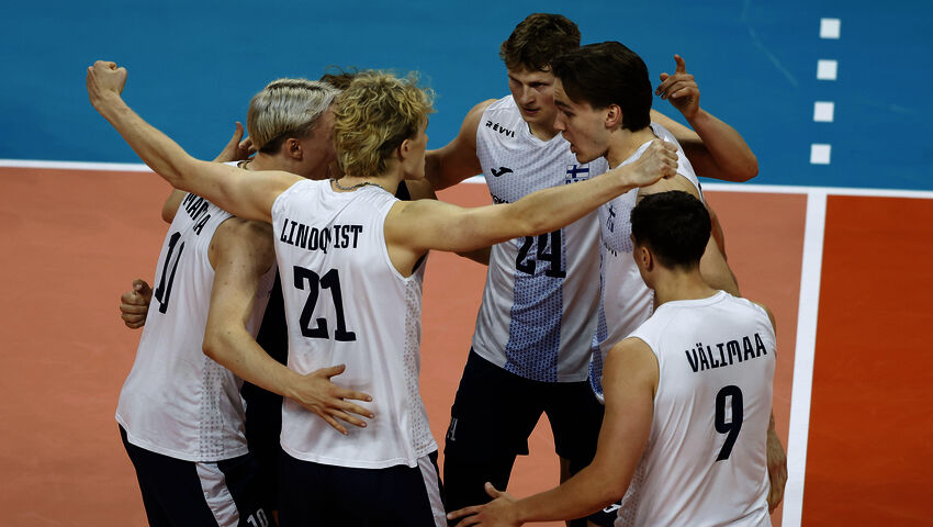 Suomi hurjastelee, johtaa toista erää 15–10