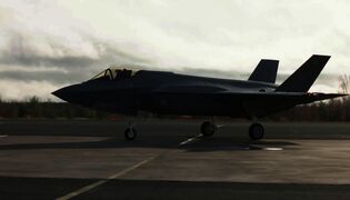 Uusi F-35-hävittäjä rullasi kentälle Rovaniemellä