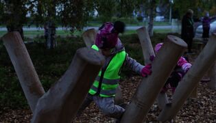 Oitin päiväkodin pihassa altistetaan luonnolle