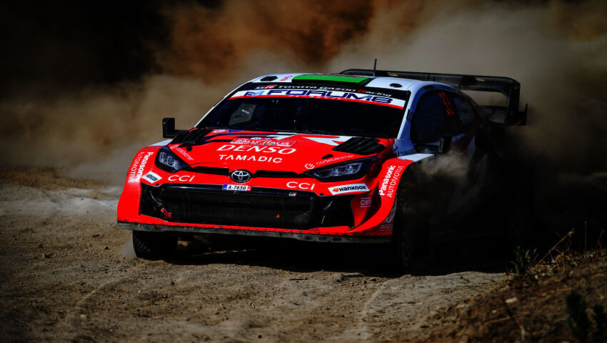Elfyn Evans ajaa Sardinian MM-rallin maaliin