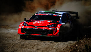 Elfyn Evans ajaa Sardinian MM-rallin maaliin