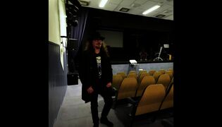 Tuomas auditoriossa: rummut lavalla, paikka entisellään.