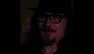 Tuomas Holopaisen haastatteluklippi.