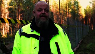 "Oma rauha, eikä tarvitse pelätä koiran karkaamista" – muun muassa siksi koirametsiä nousee ympäri Suomen nyt vauhdilla