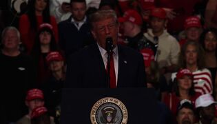 Trump kehuskeli öljysopimuksella 