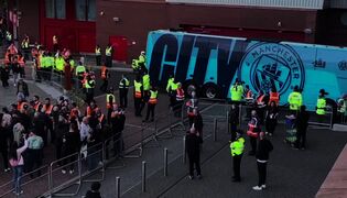 Tunnelmia ennen Liverpoolin ja Manchester Cityn ottelua.