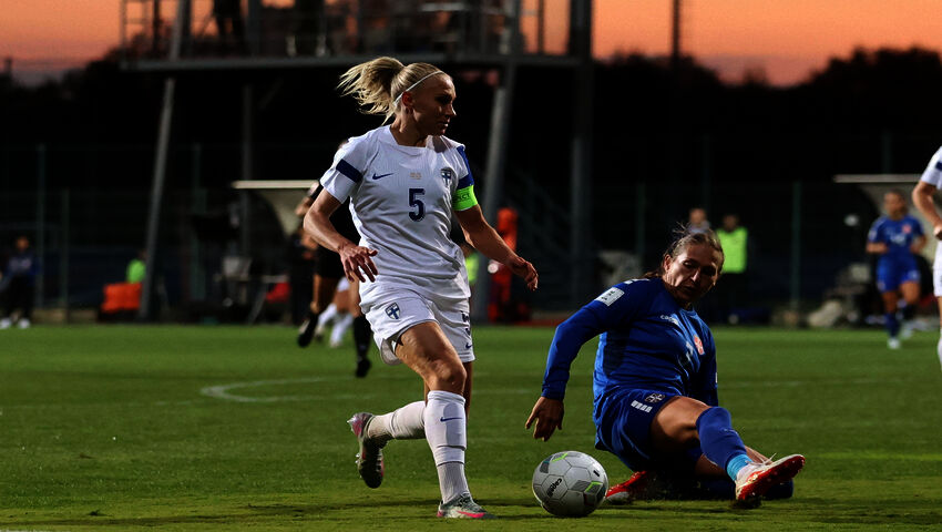 Emma Koivisto vei Suomen 1–0-johtoon Serbiaa vastaan MM-jatkokarsinnassa