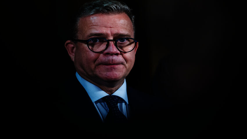 Pääministeri Orpo politiikan toimittajien haastateltavana