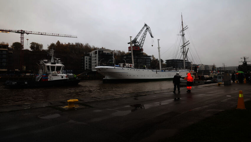Suomen Joutsen palasi Aurajokeen