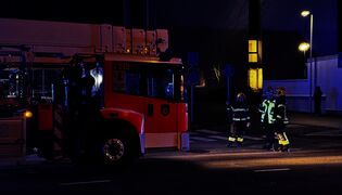 Pelastusopisto: Älä lataa akkuja yöllä – Ville Mäkisen kuisti tuhoutui tulipalossa Valkeakoskella