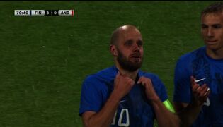 Teemu Pukki kyynelissä vaihtoon, vaimokin kyynelissä